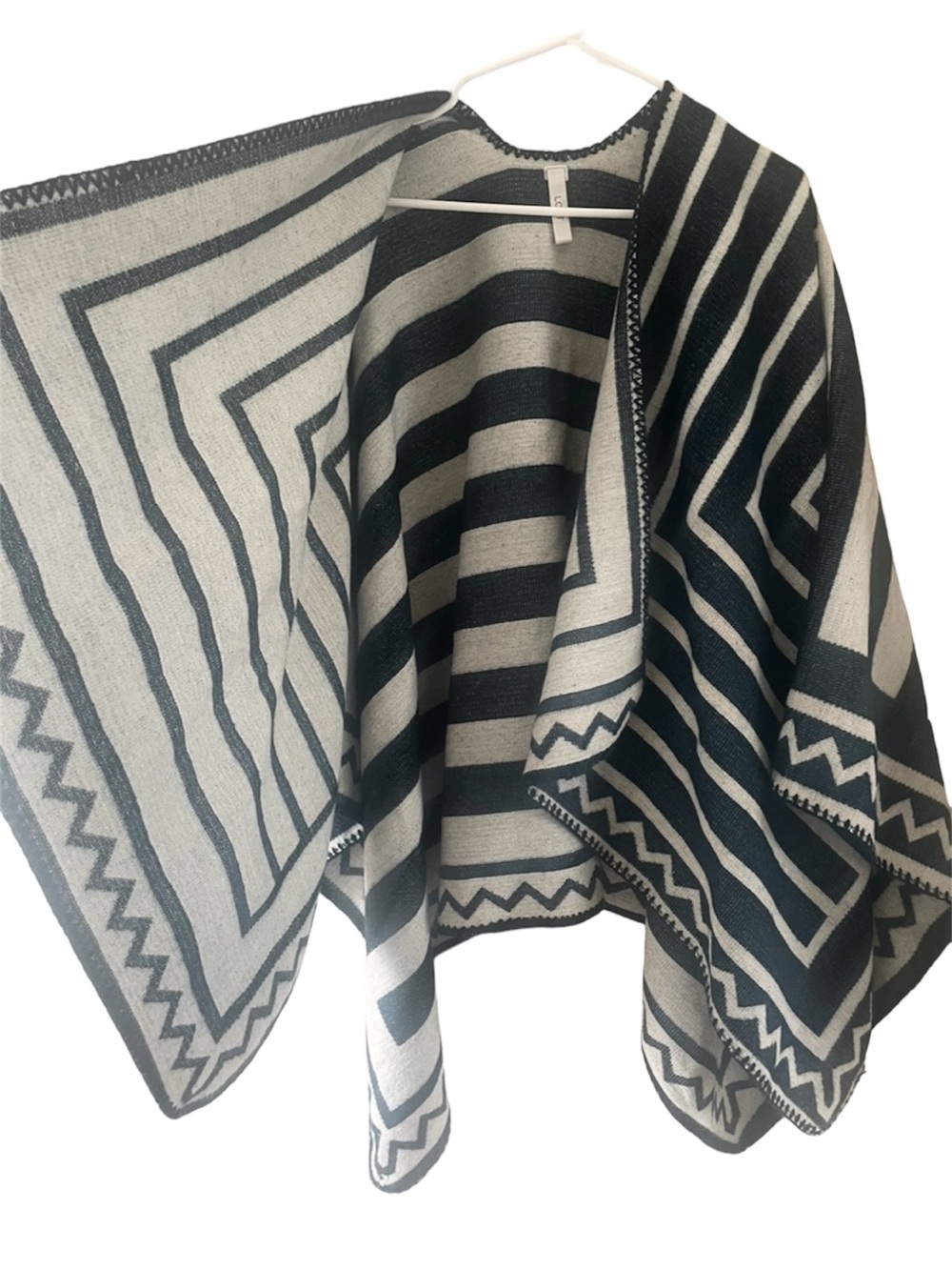 LOFT Geometric Boho Open Front Poncho Wrap – One Size (OS) - Picture 4 of 6